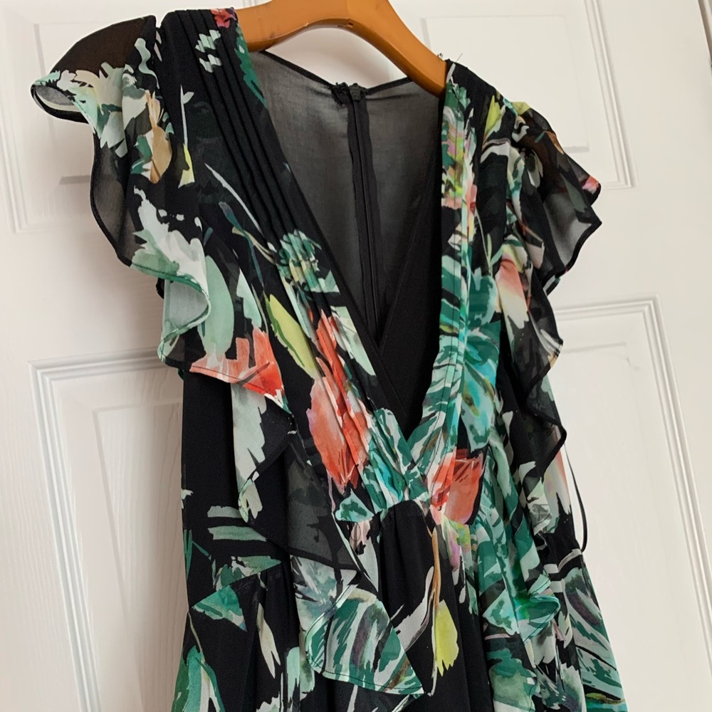 Beautiful flowy floral dress!